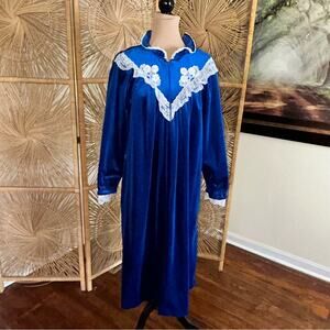 Vintage Tara Royal Blue Velour Long Grandma House Coat Large 1970’s